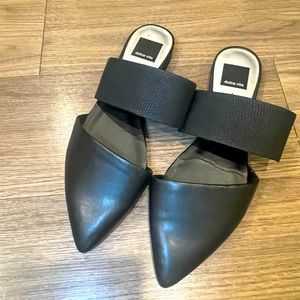 Women’s Dolce Vita Black Flats Size 8